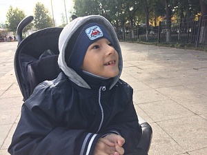 Кириллу Жаренкову собирают средства на новый курс лечения